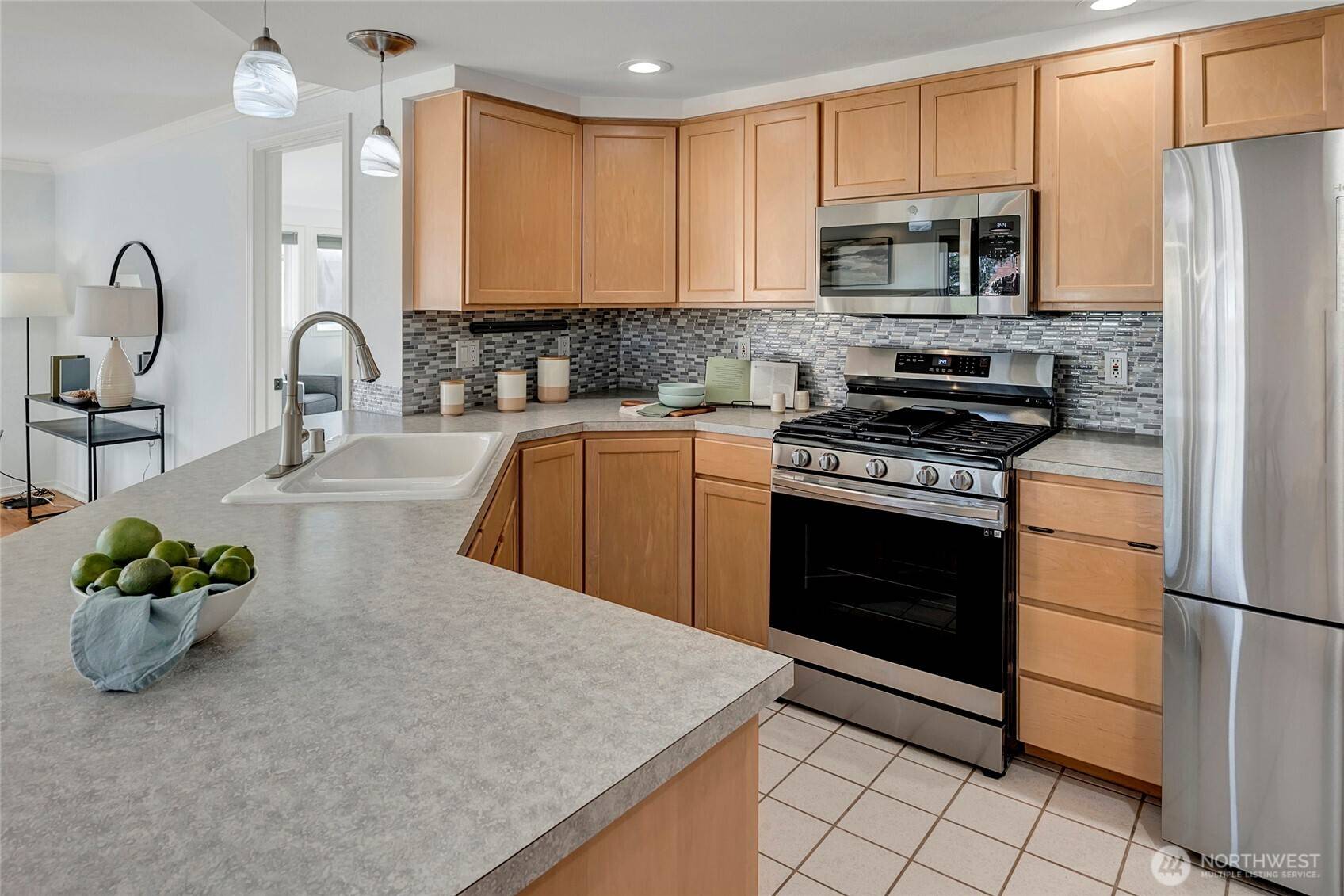 Seattle, WA 98103,3621 Wallingford AVE N #201