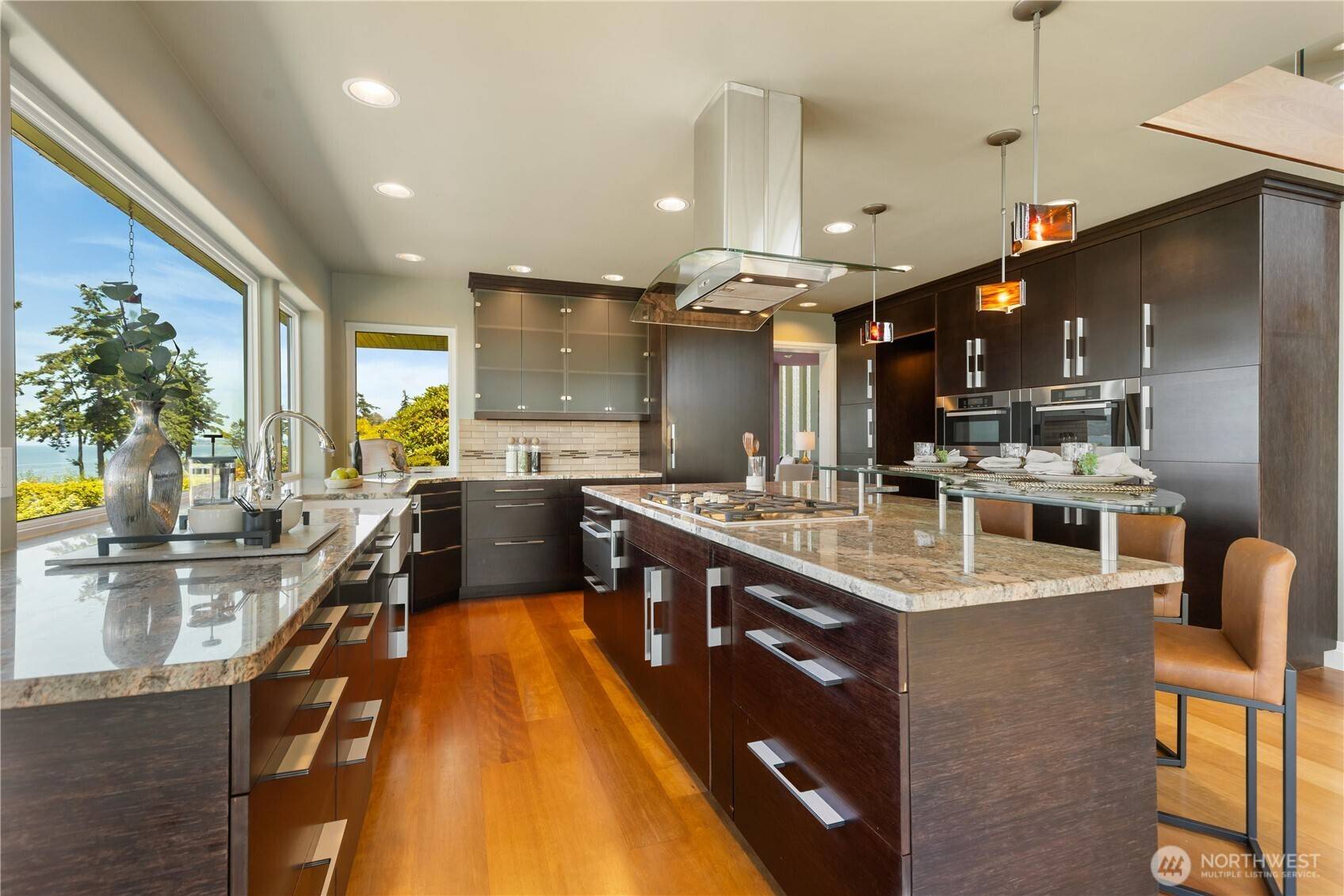 Mukilteo, WA 98275,9814 Marine View DR