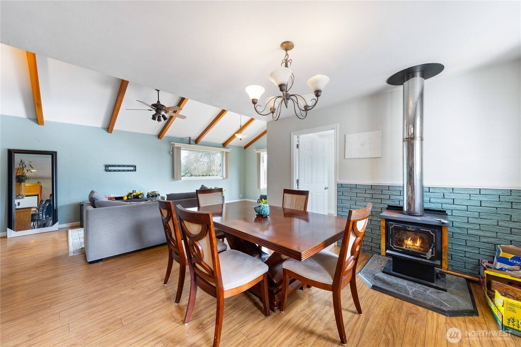 Oak Harbor, WA 98277,486 W Henni RD