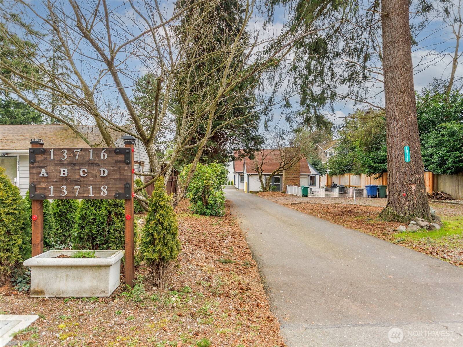 Seattle, WA 98125,13716 30th AVE NE #B