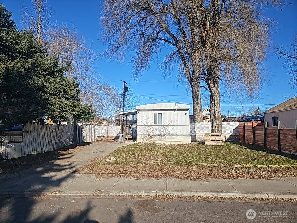 Goldendale, WA 98620,527 E Collins