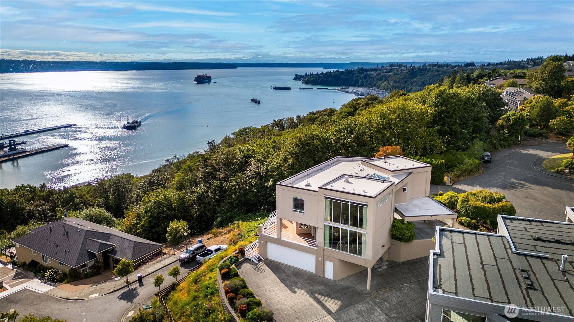 Tacoma, WA 98422,3202 Loma CT NE