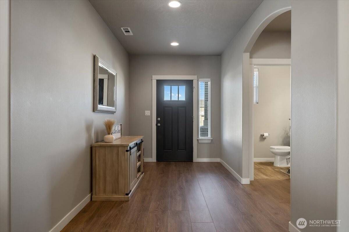 Prosser, WA 99350,234 Ladera ST