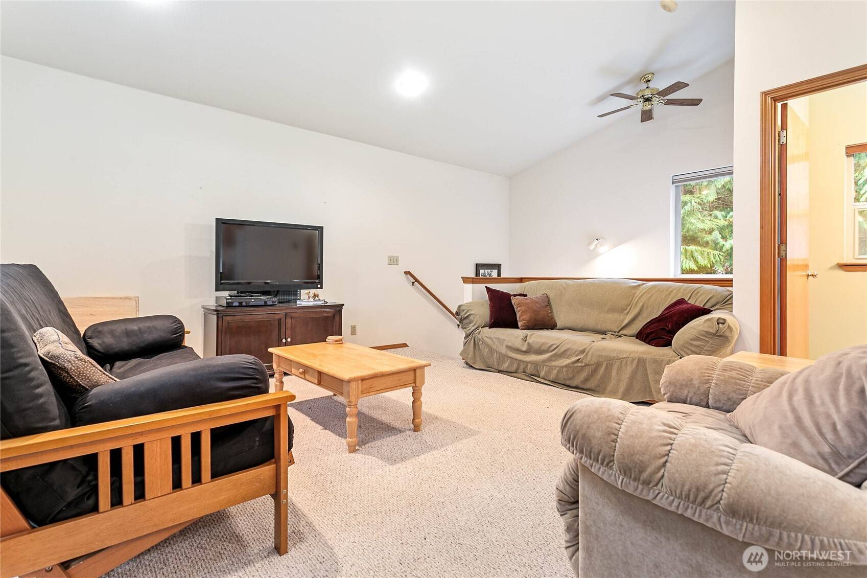 Glacier, WA 98244,22014 Pinnacle RD