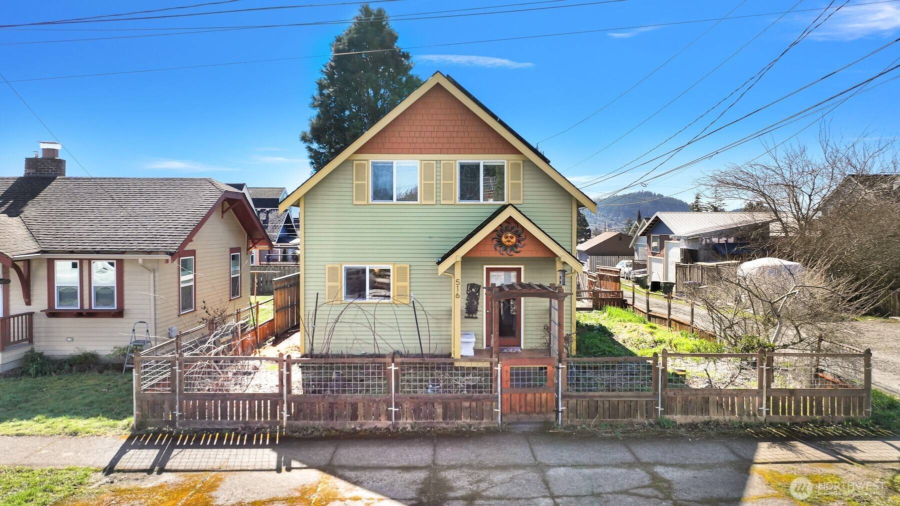 Bellingham, WA 98225,516 E North ST