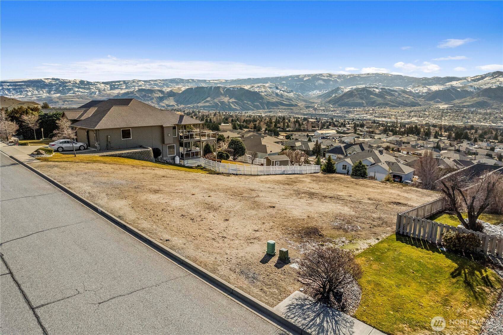 East Wenatchee, WA 98802,922 Briarwood DR