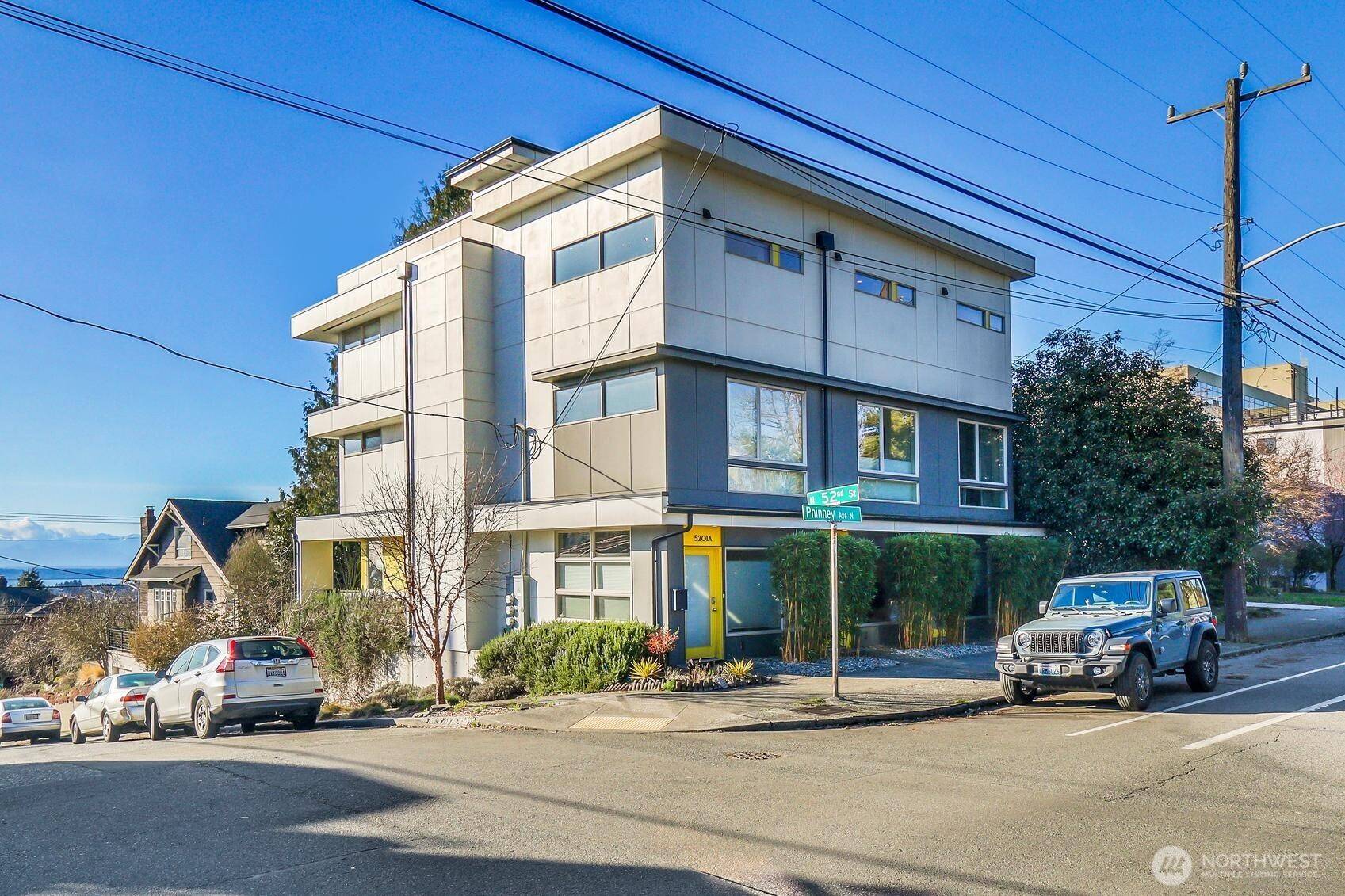 Seattle, WA 98103,5201 Phinney AVE N #B