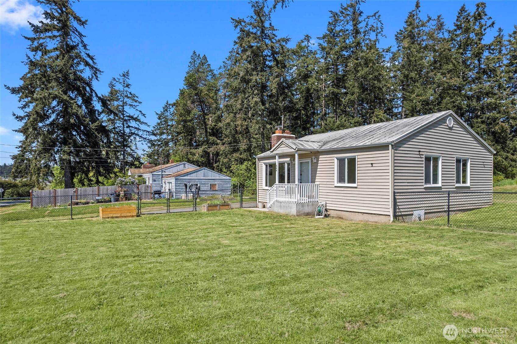 Oak Harbor, WA 98277,544 NE Easy ST