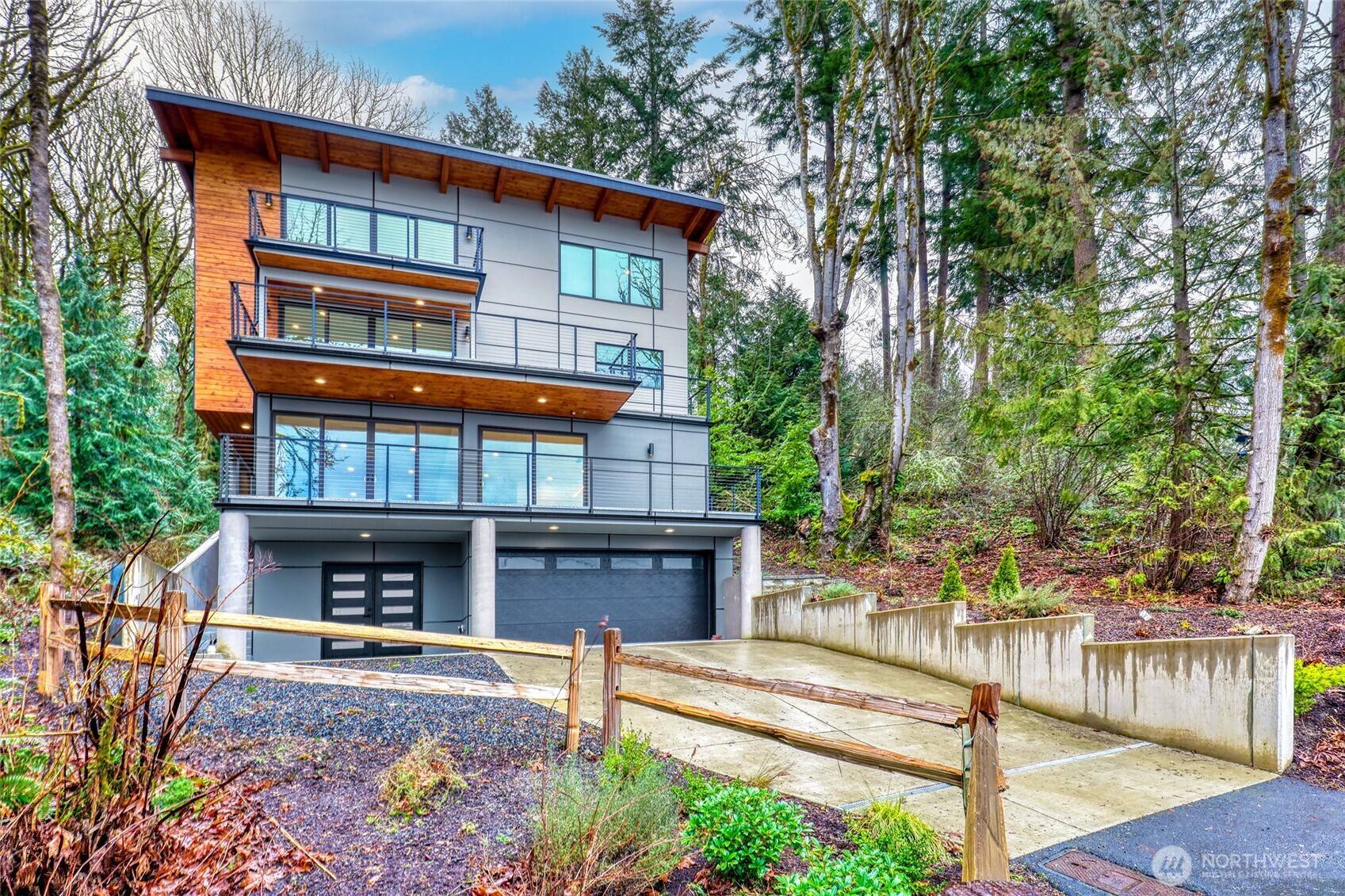 Bellevue, WA 98008,439 W Lake Sammamish Pkwy SE