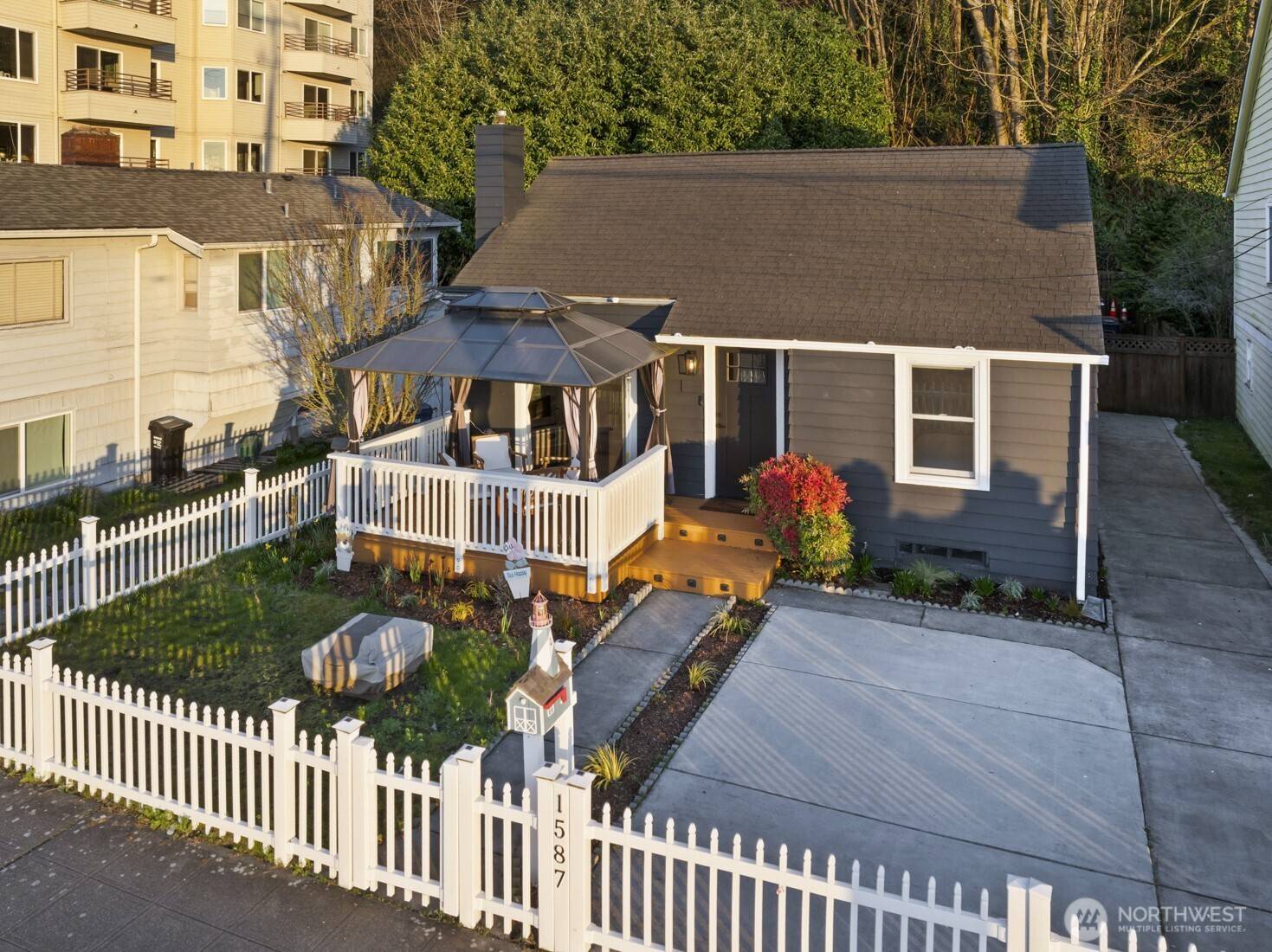 Seattle, WA 98116,1587 Alki AVE SW