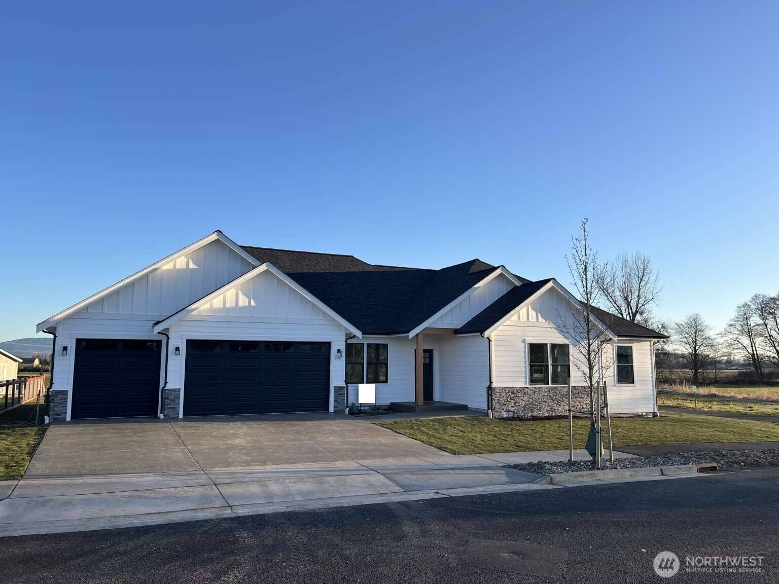 Lynden, WA 98264,2062 Bowfin WAY