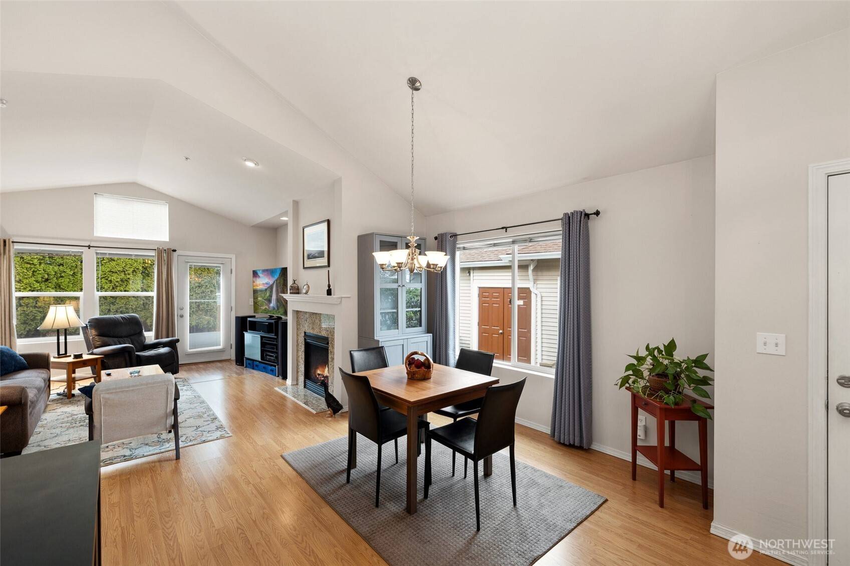 Auburn, WA 98092,6589 James AVE SE #12D