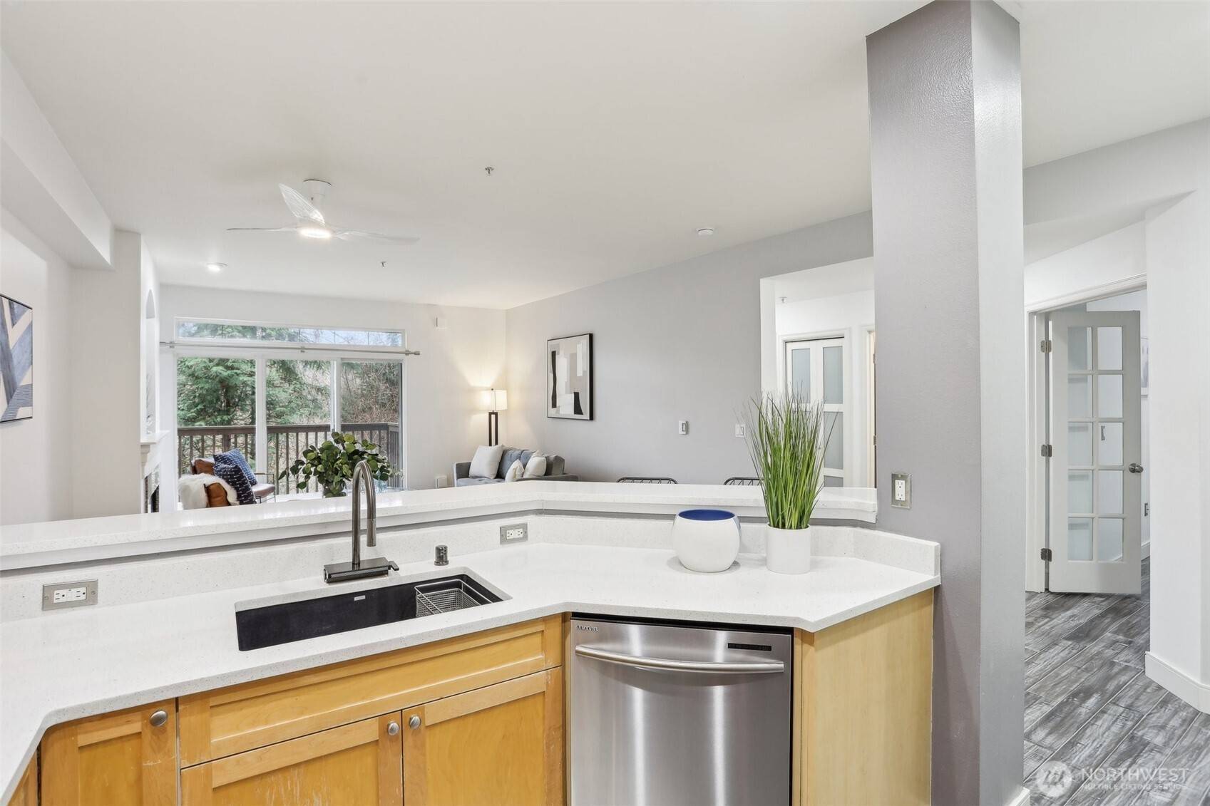 Kirkland, WA 98033,9205 122nd CT NE #2