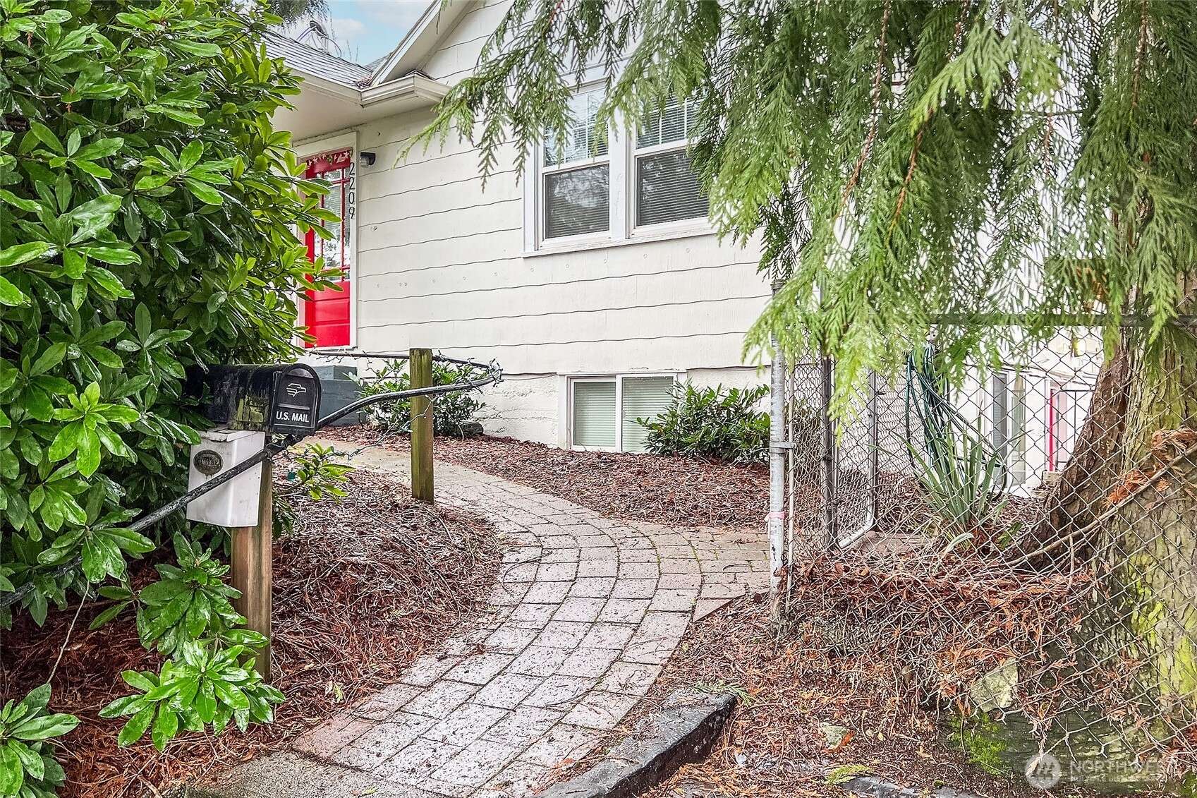 Seattle, WA 98112,2209 E Roanoke ST