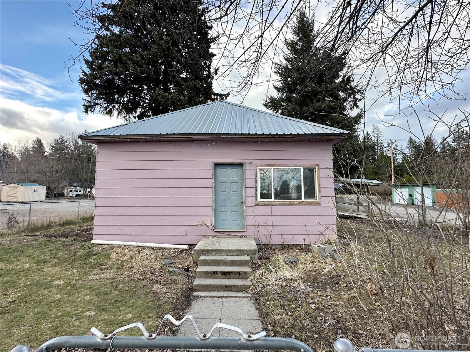 Ione, WA 99139,402 Houghton ST
