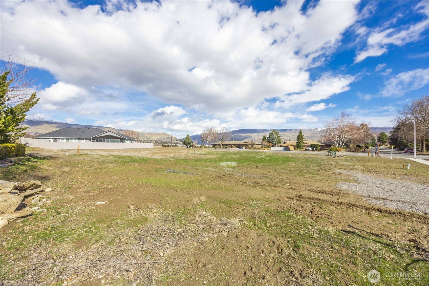 Wenatchee, WA 98801,1808 North RD