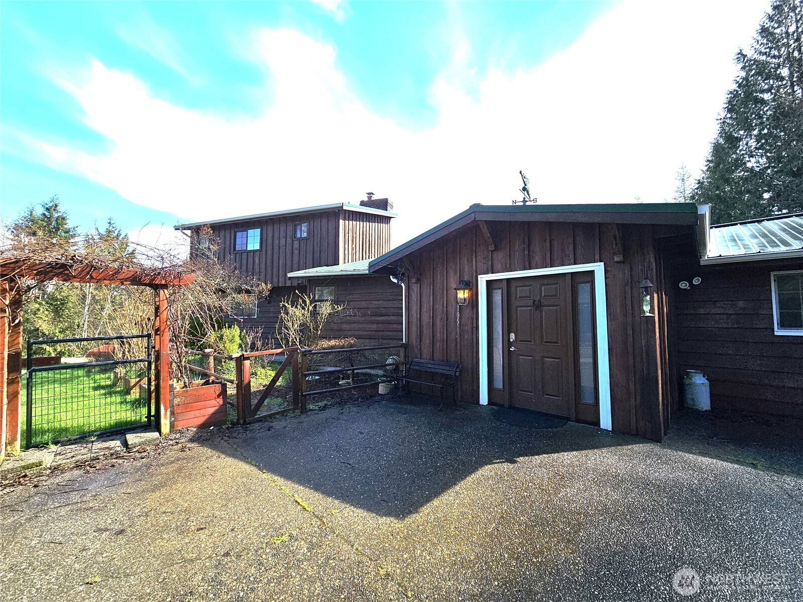 Elma, WA 98541,105 Strawberry Hill RD