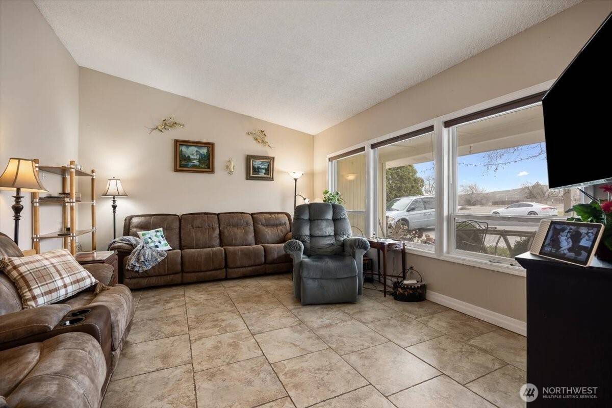 Kennewick, WA 99337,203 E 47th Pl