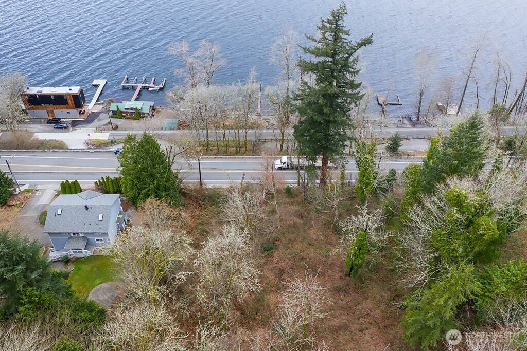 Sammamish, WA 98074,22 XX E Lake Sammamish Pkwy NE