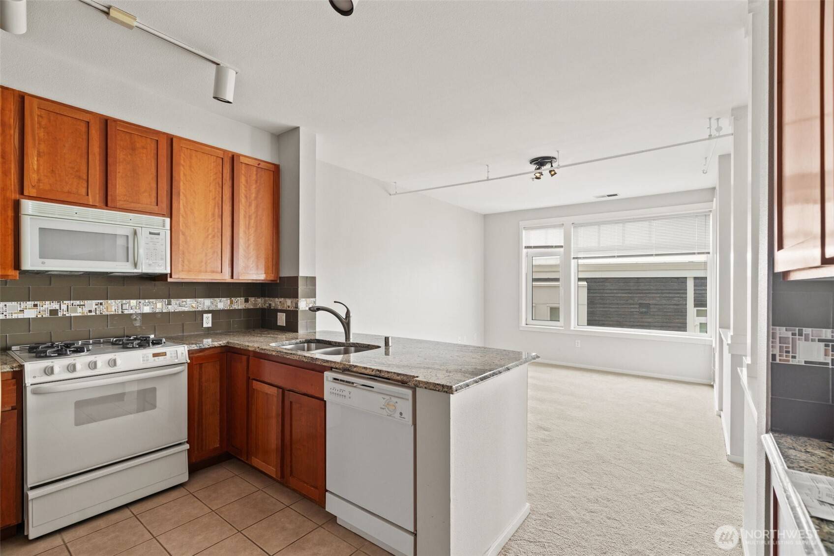 Kirkland, WA 98033,109 2nd ST S #337