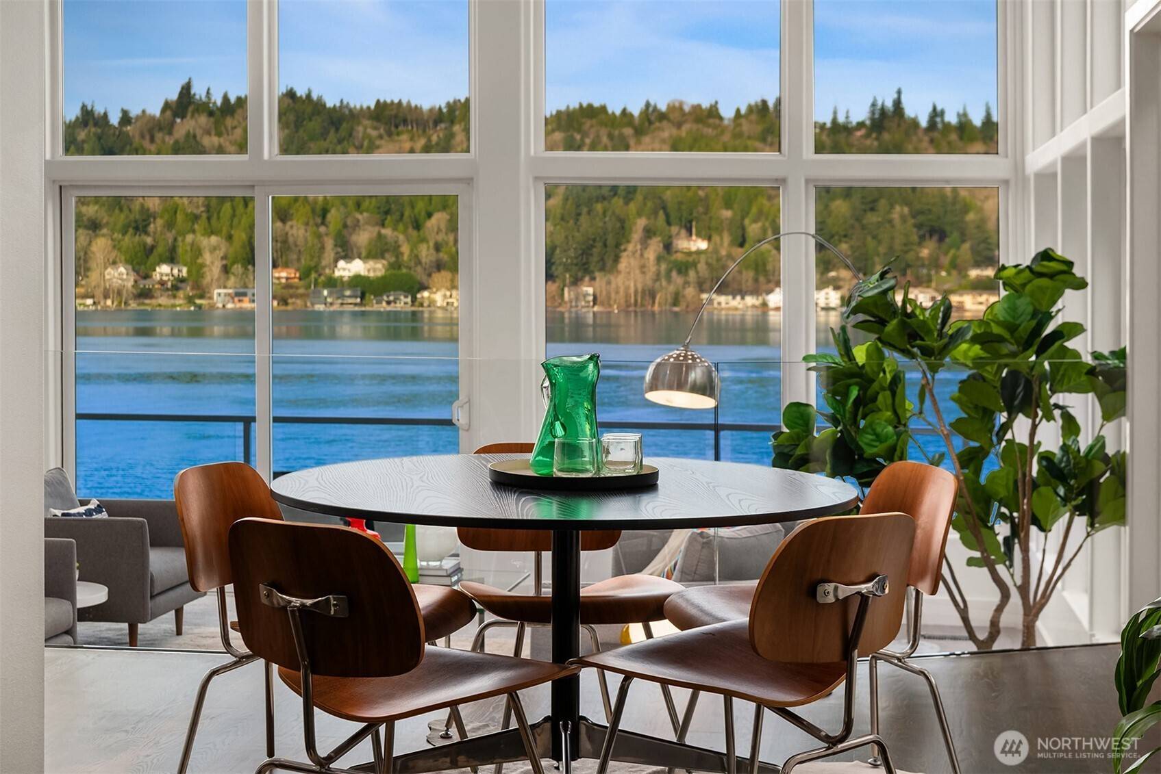 Redmond, WA 98052,2452 W Lake Sammamish Pkwy NE