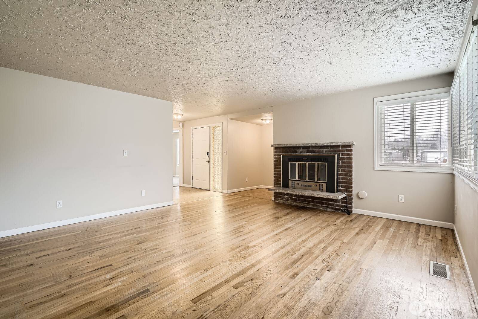 Des Moines, WA 98198,24107 15th AVE S