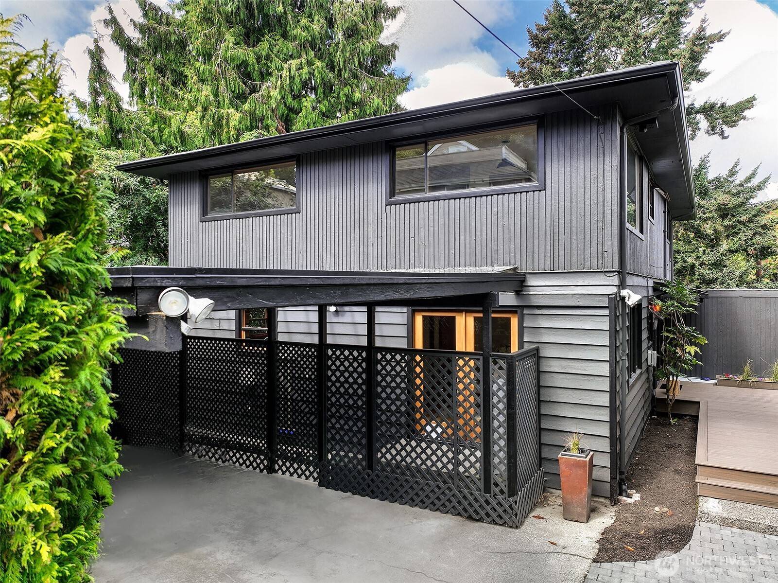 Seattle, WA 98103,718 N 59TH ST