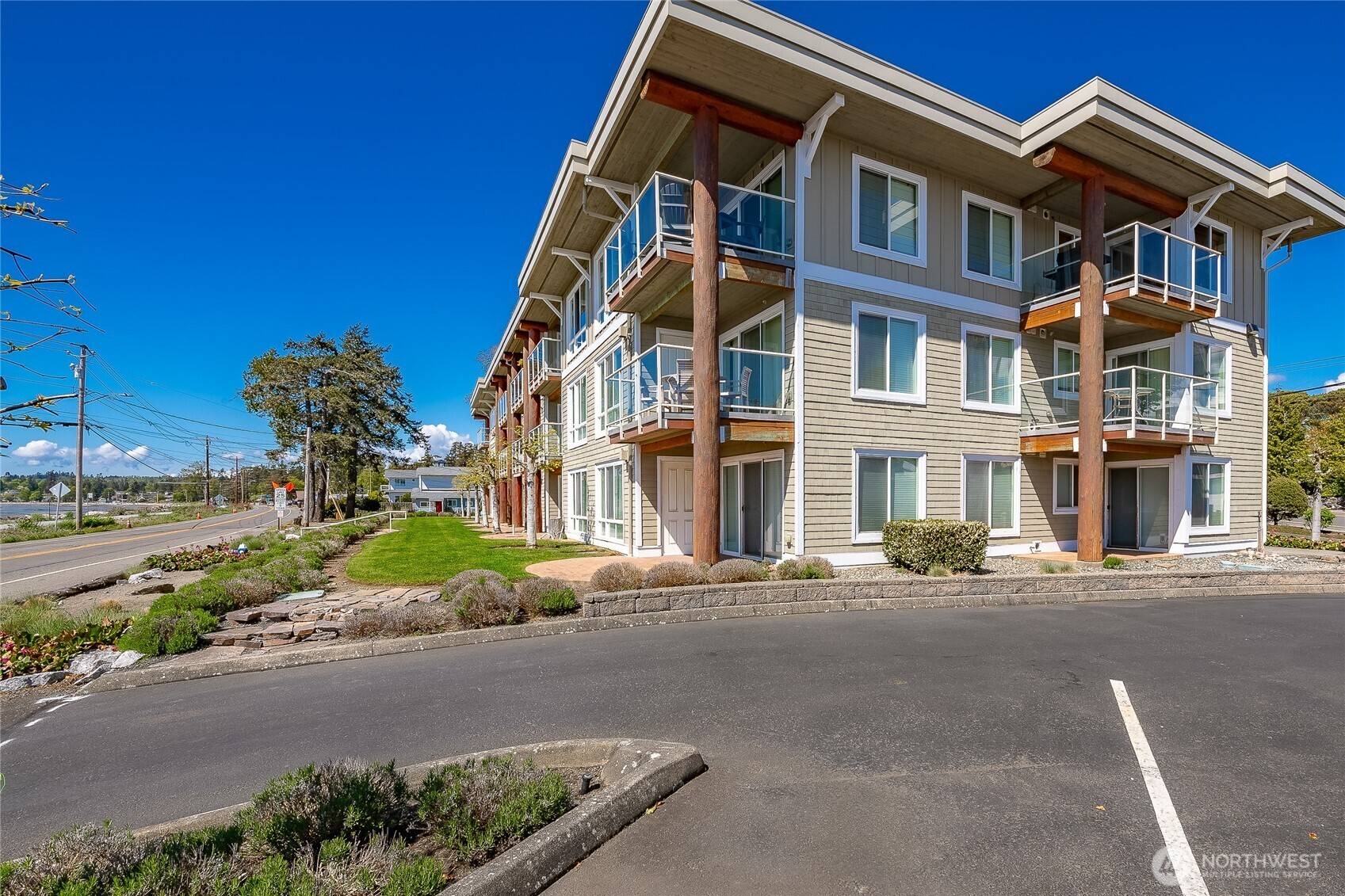 Blaine, WA 98230,8075 Harborview RD #302