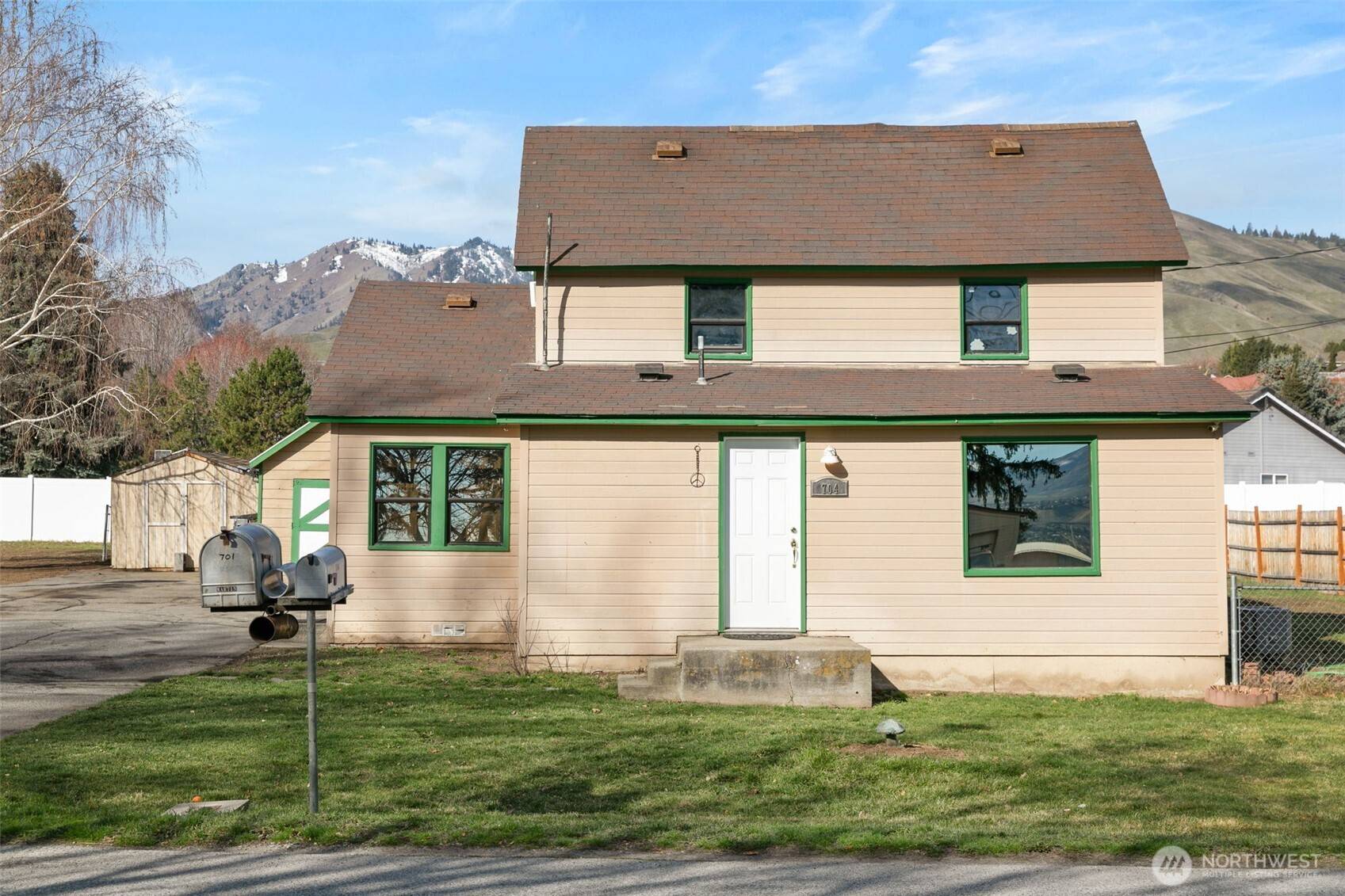 Wenatchee, WA 98801,704 Woodward DR