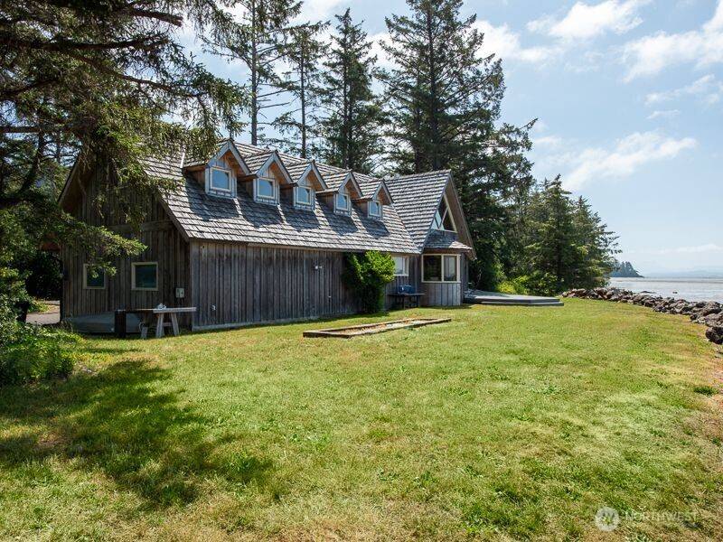 Chinook, WA 98614,633 St. Route 101