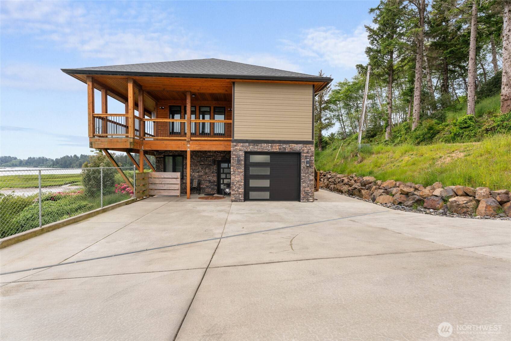 Ilwaco, WA 98624,182 Robert Gray DR SW