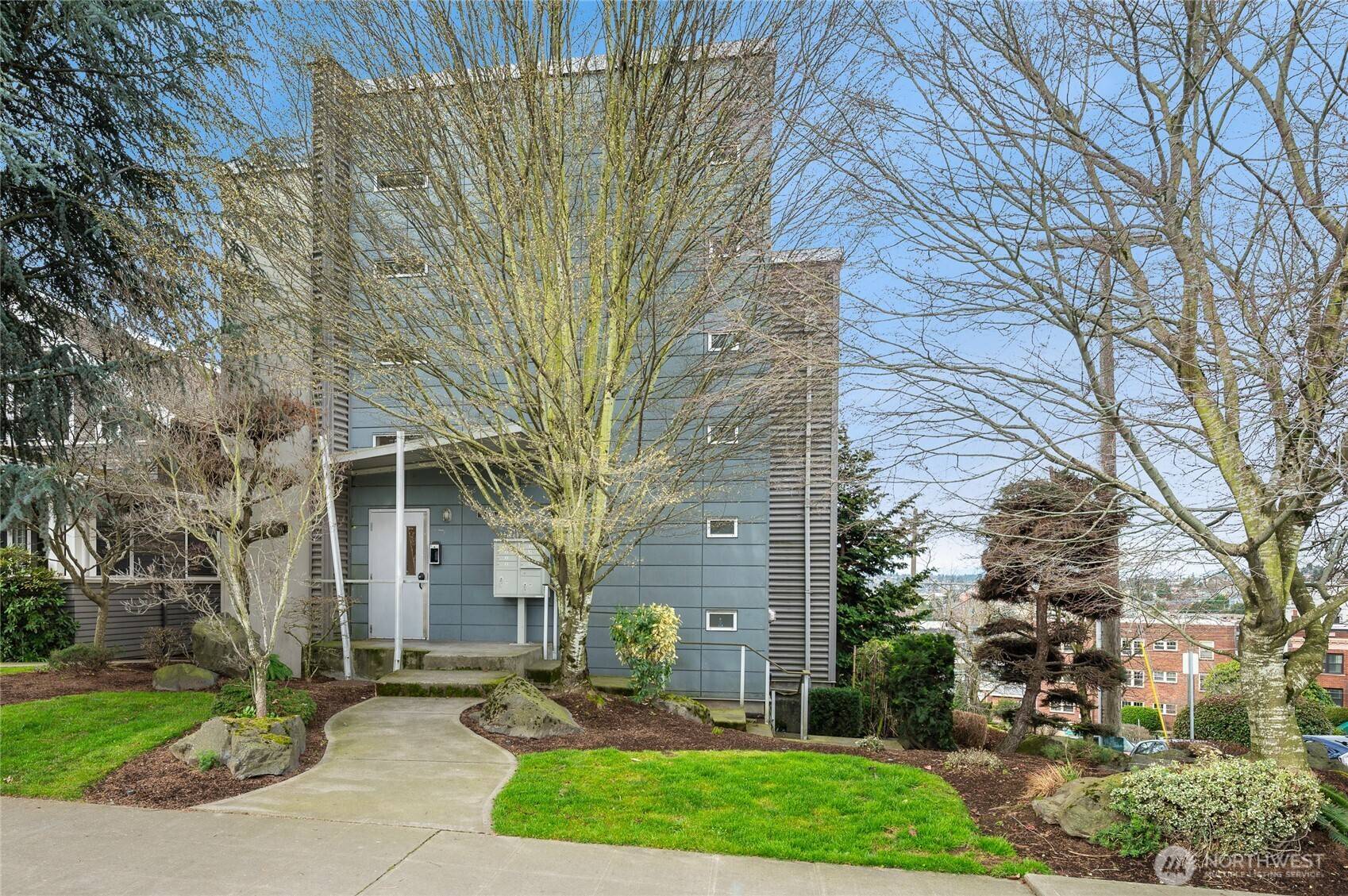 Seattle, WA 98102,2731 Boylston AVE E #201