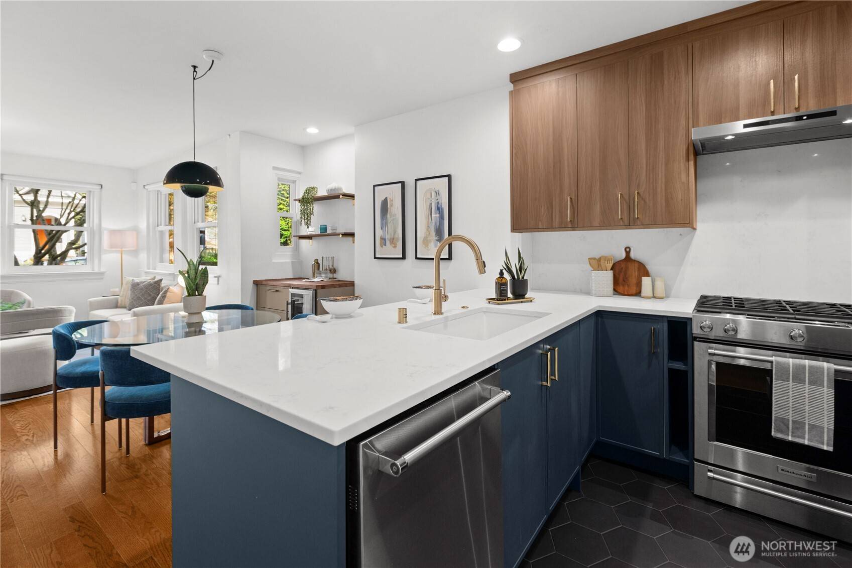 Seattle, WA 98102,1112 Broadway E #101
