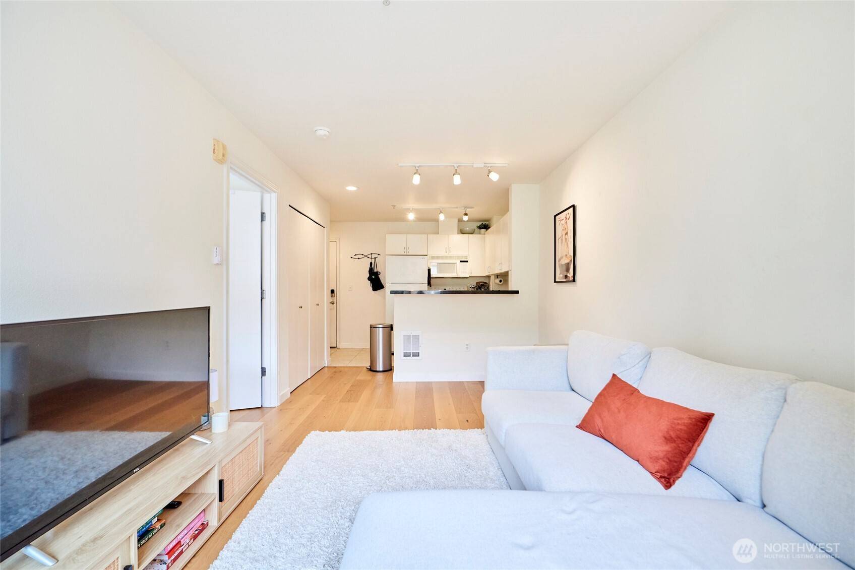 Seattle, WA 98101,1323 Boren AVE #407