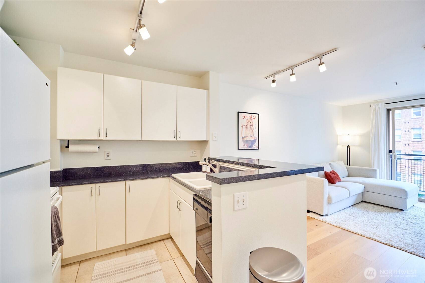 Seattle, WA 98101,1323 Boren AVE #407