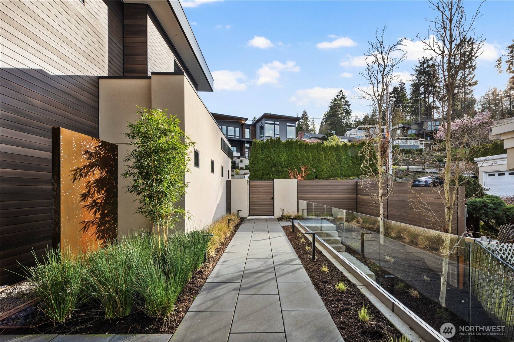 Bellevue, WA 98004,9810 SE Shoreland DR