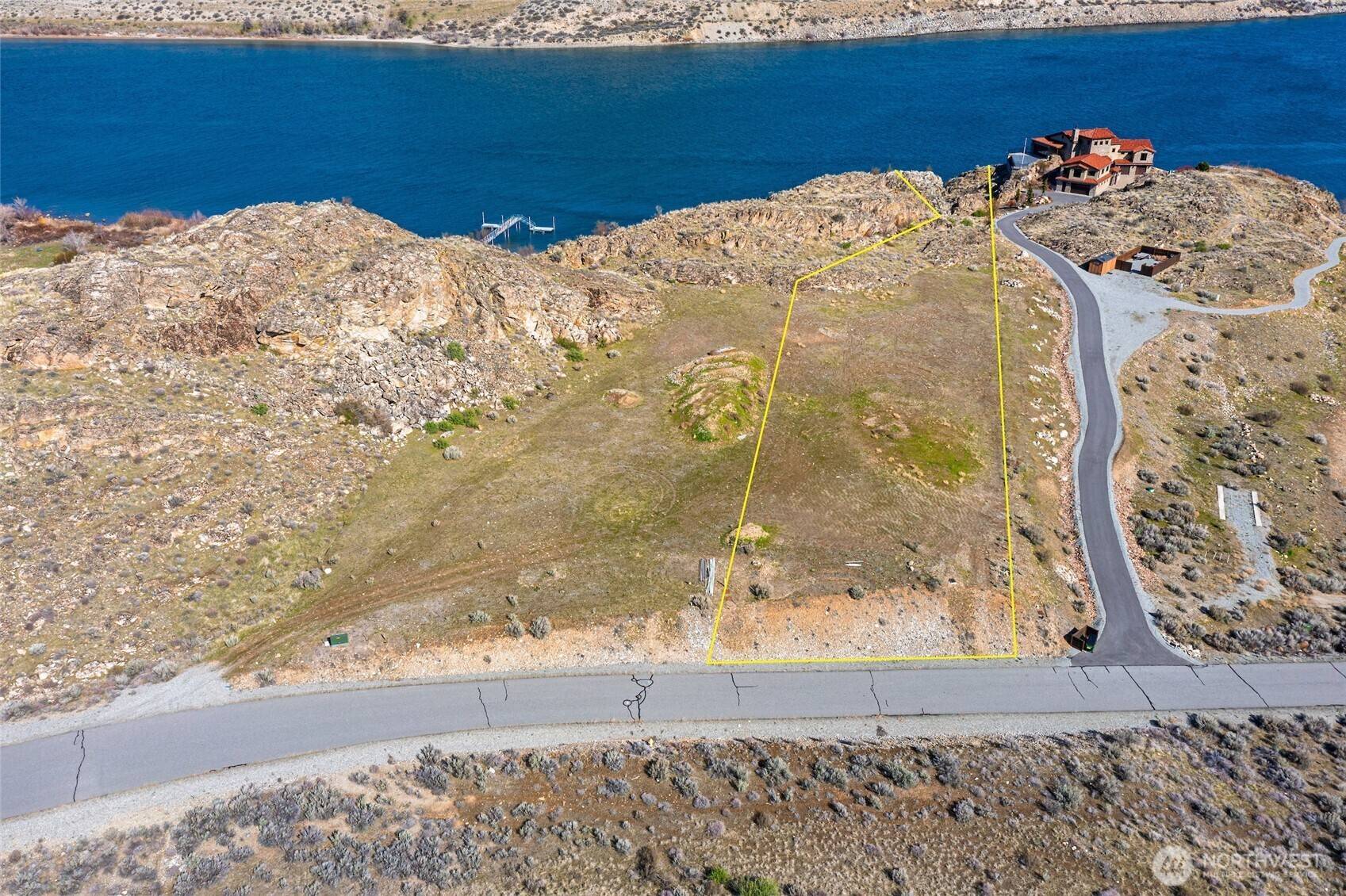 Orondo, WA 98843,251 N Shore Dr.
