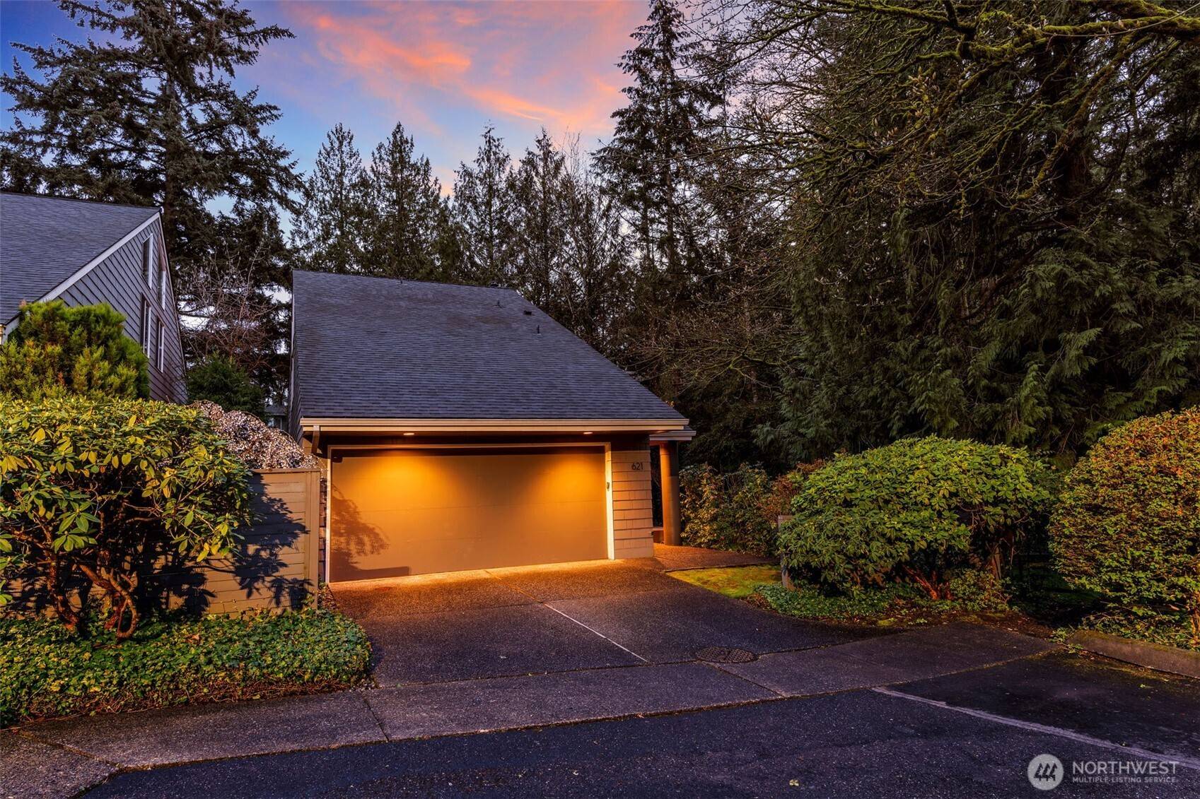 Bellevue, WA 98004,621 Bellevue WAY SE
