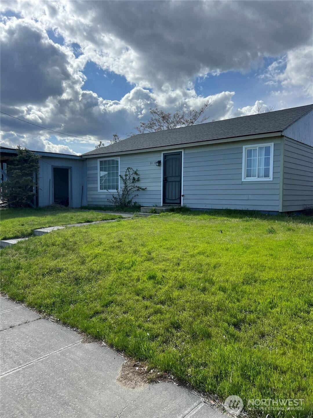Moses Lake, WA 98837,3120 W Lakeside DR