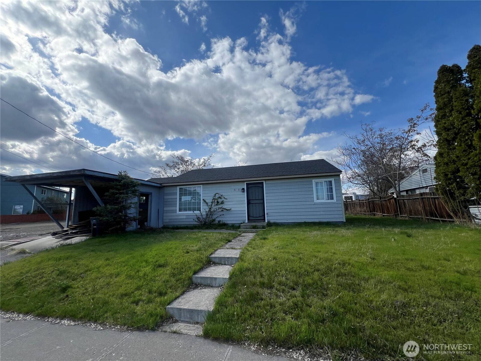 Moses Lake, WA 98837,3120 W Lakeside DR
