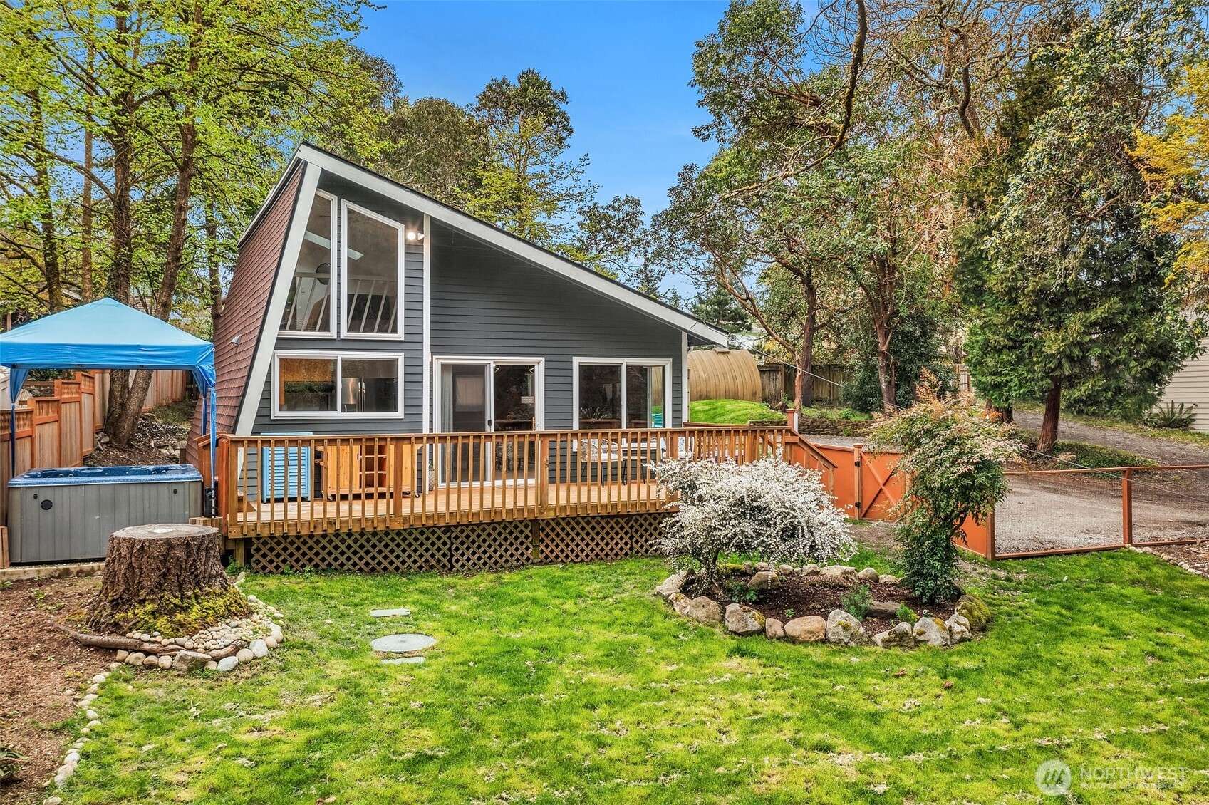 Vashon, WA 98070,7723 SW 256th ST