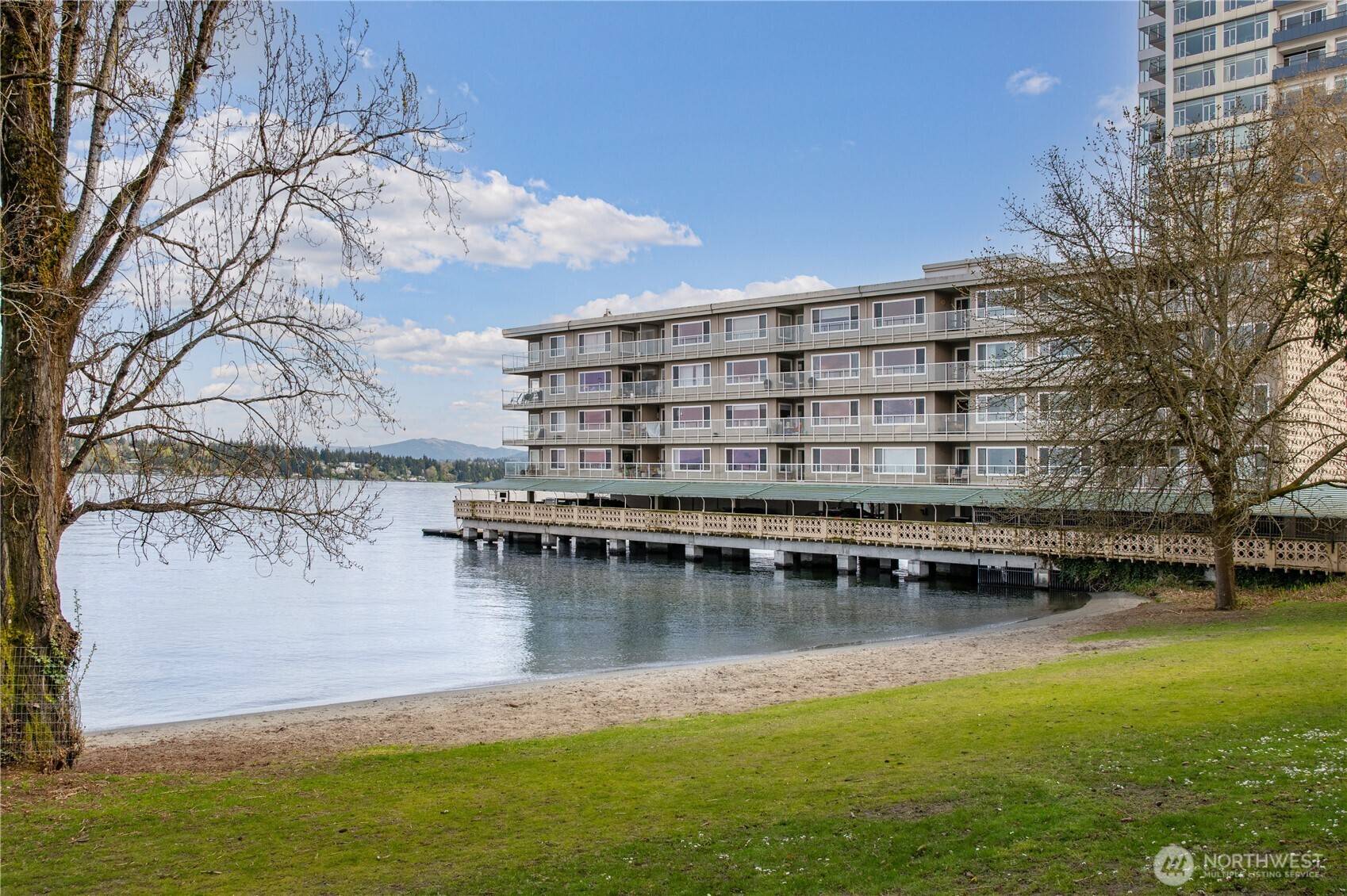 Seattle, WA 98112,1800 43rd AVE E #401