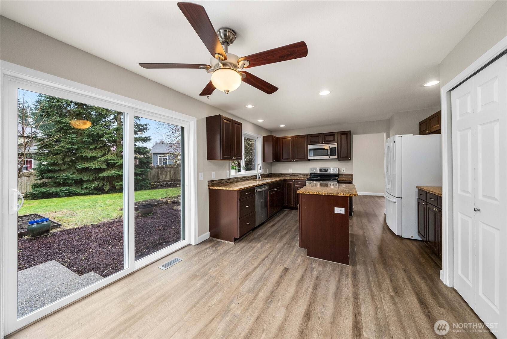 Maple Valley, WA 98038,23843 SE 246th ST