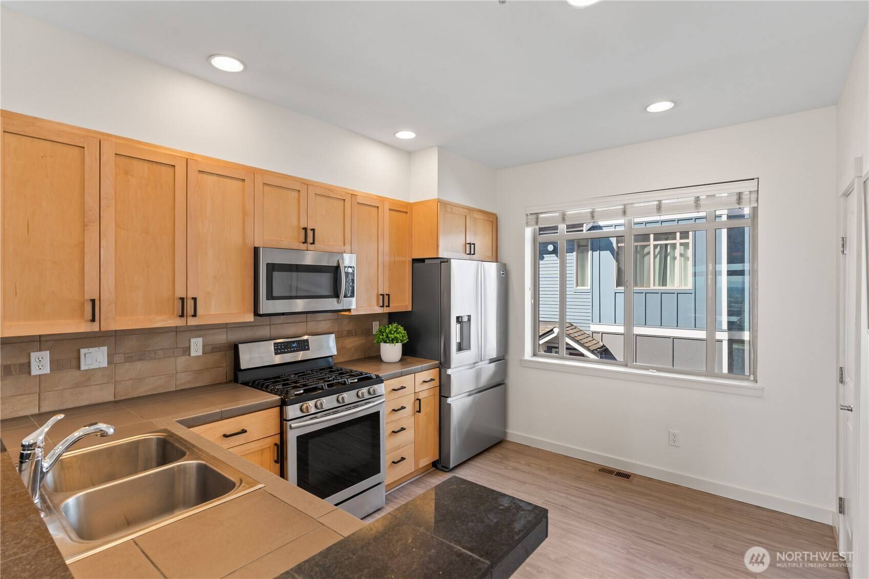 Tacoma, WA 98405,2124 Yakima AVE #205