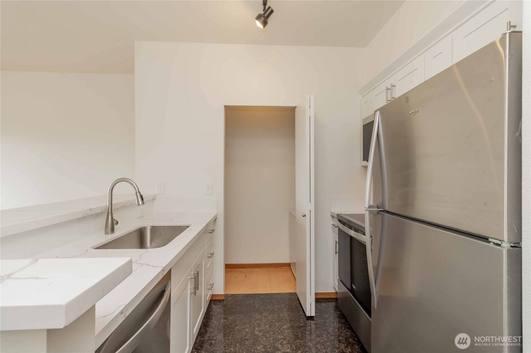 Seattle, WA 98104,668 s Lane ST #702