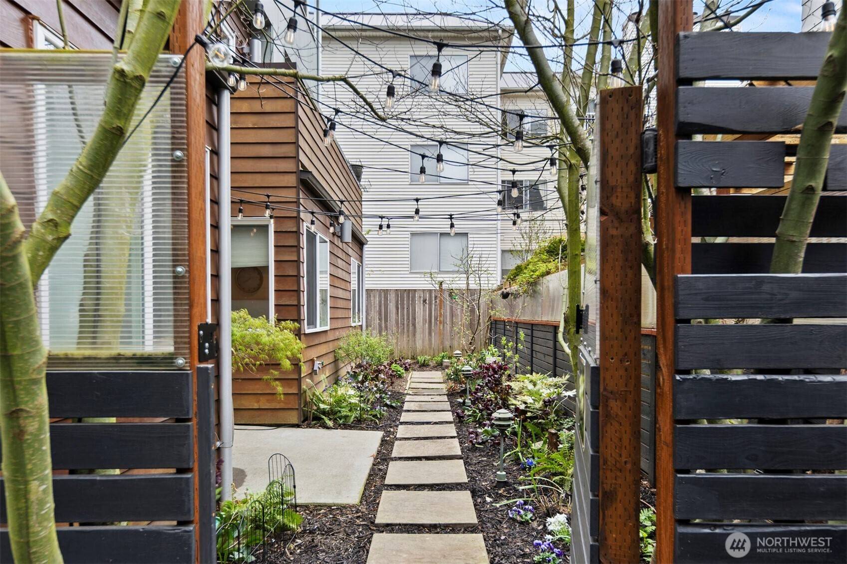 Seattle, WA 98136,5947 California AVE SW #B