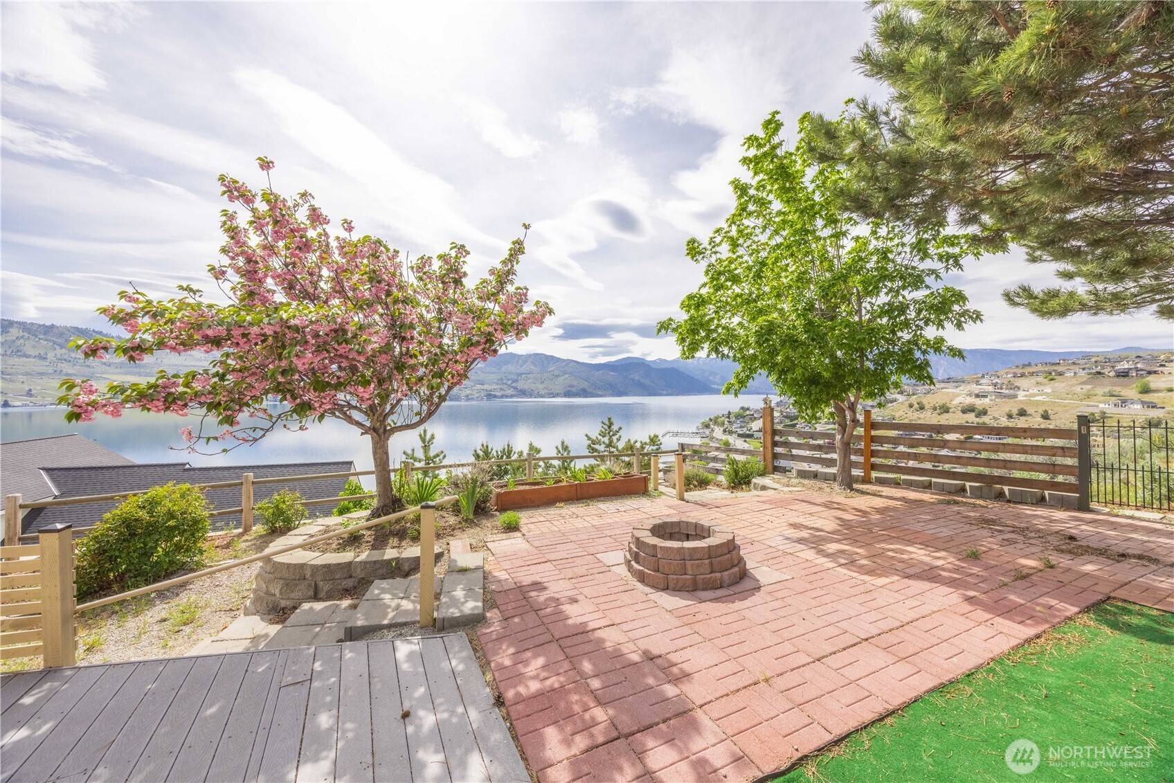 Chelan, WA 98816,114 Riviera PL