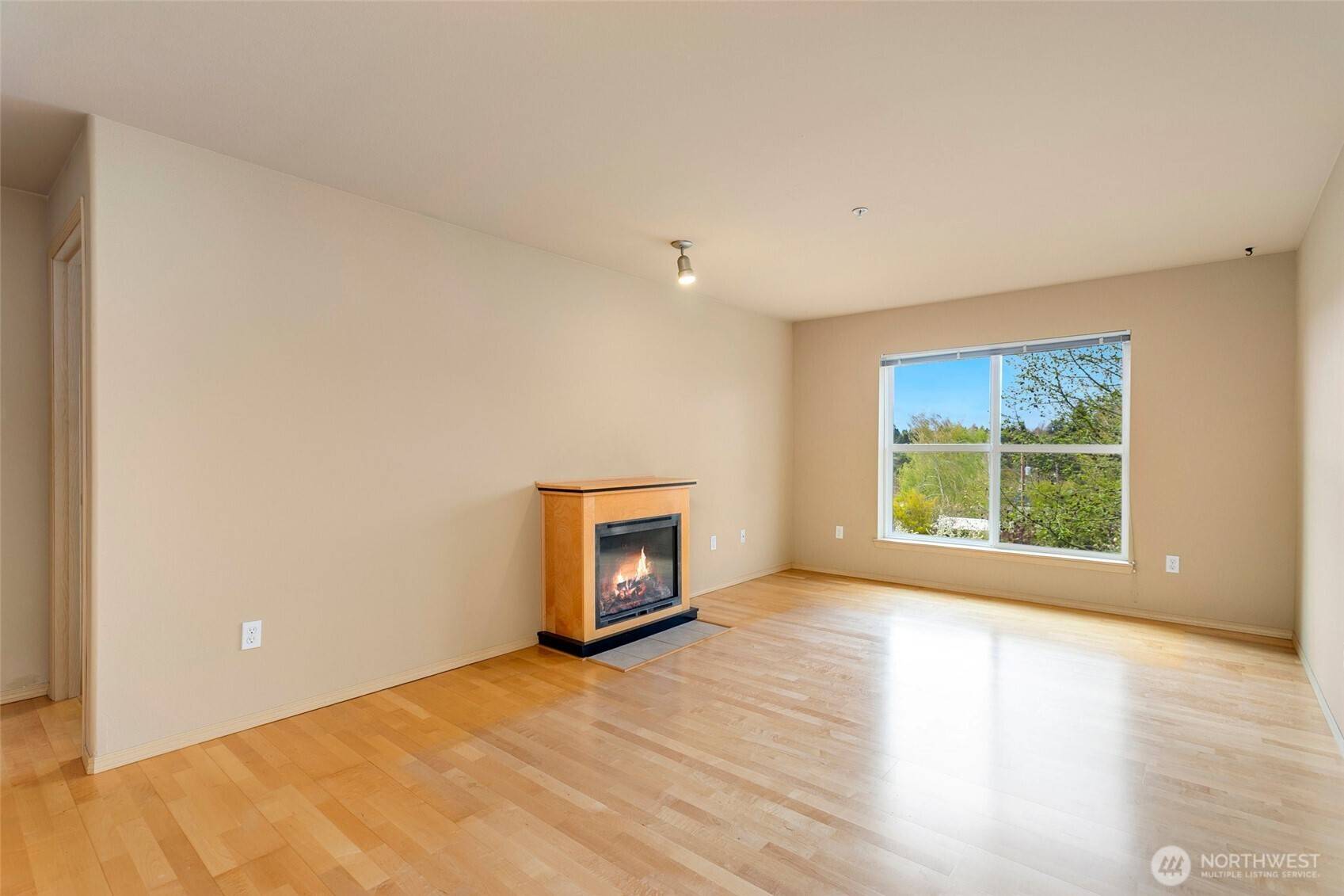 Seattle, WA 98103,9057 Greenwood AVE N #302