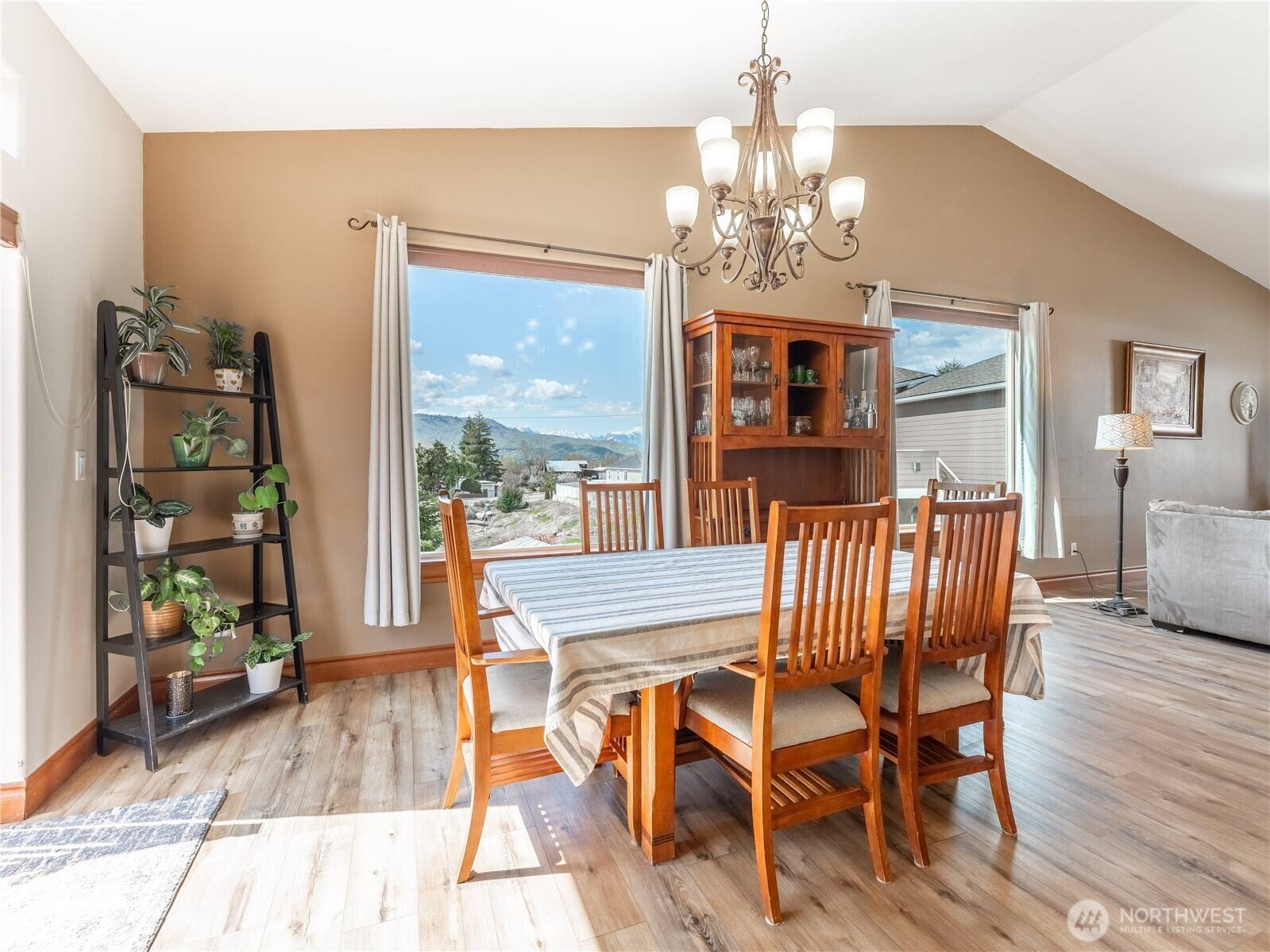 East Wenatchee, WA 98802,616 19th ST NE