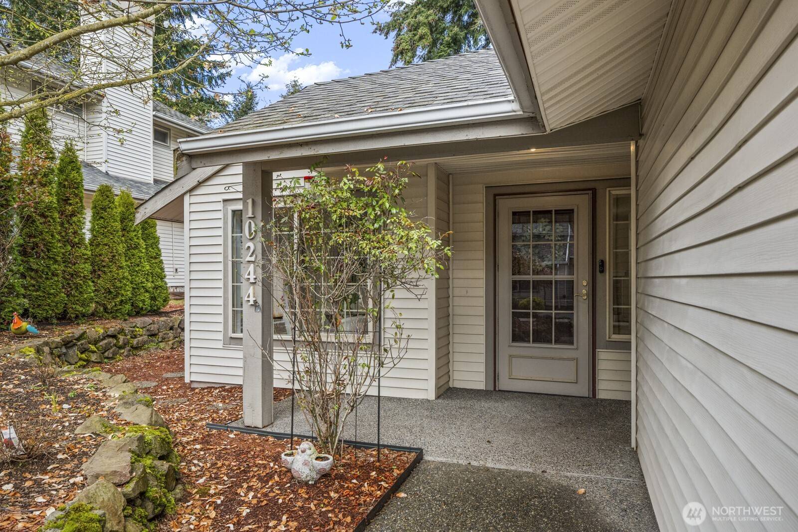 Kirkland, WA 98034,10244 NE 138th PL #B1